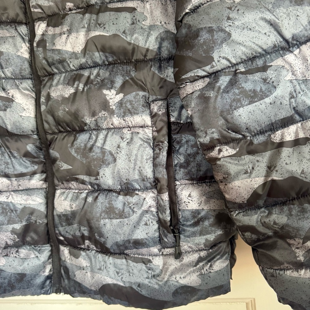 Spyder Jacket Circuit Block Men's Medium Black Camo Insulated Puffer Hooded EUC - Picture 3 of 5